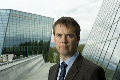 <p>Informasjonsdirekt&oslash;r Glenn Mandelid i Telenor Asia sier Myanmar er et interessant marked for Telenor, men understreker behovet for at landet makter &aring; skape klare betingelser gjennom regulering og lovverk.</p>