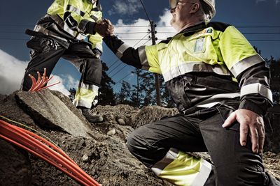 <p>N&oslash;dnettet advarer om at for d&aring;rlig beredskap i sambandsnettene truer oppetiden i n&oslash;dnettet. En arbeidsgruppe vil i l&oslash;pet av f&oslash;rste halv&aring;r se n&aelig;rmere p&aring; hvilke krav n&oslash;dnettet b&oslash;r stille til leverand&oslash;rene.</p>