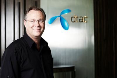 <p>Dtac-sjef Jon Eddy Abdullah kan smile etter &aring; ha kj&oslash;pt 3G-lisenser p&aring; billigsalg.</p>
