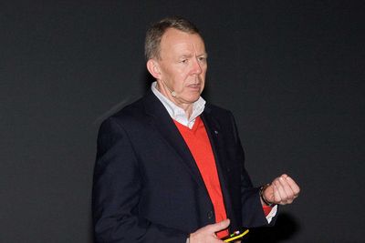 <p>Generalsekret&aelig;r Per Morten Hoff i IKT-Norge svinger pisken over mangelen p&aring; konkrete m&aring;l for utbygging av h&oslash;yhastighets bredb&aring;nd i Norge.&nbsp;</p>