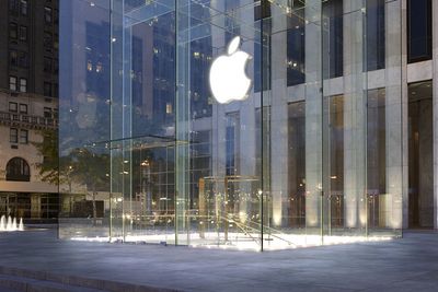 <p>Bilde av Apples butikk p&aring; 5th avenue i New York.&nbsp;</p>