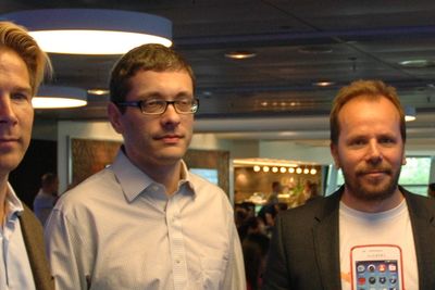 Telenor Digital-sjef Rolv-Erik Spilling sammen med Mozillas leder for utvikling av Firefox OS, Andreas Gal og Telenors Firefox-prosjektleder Frode Vestnes.