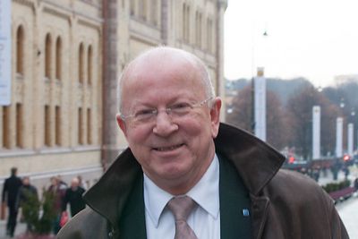 Post- og teletilsynets direktør Torstein Olsen sier de nå vurderer hva som skal skje med de usolgte 2x15 MHz i 1800 MHz-båndet.
