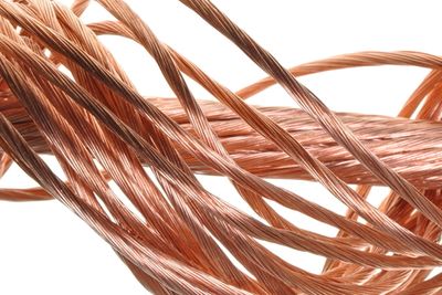 Kobberkablene er åpenbart fortsatt svært viktige. Det viser en mer enn ett år lang konflikt mellom Broadnet og Nextgentel på den ene side og Telenor på den andre om innføring av en nyere variant av SHDSL-teknologi.