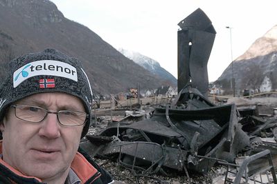 Det tok ikke lang tid fra brannen i Lærdal før dekningsdirektør Bjørn Amundsen i Telenor måtte sette iverk kriseplaner på ny. Bildet er fra Telenor-sentralen i Lærdal.