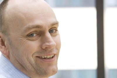 Mobil-sjef i Telenor Norge, Bjørn Ivar Moen lanserer ti nye mobilabonnementer og fjerner "Komplett"-abonnementene fra porteføljen.