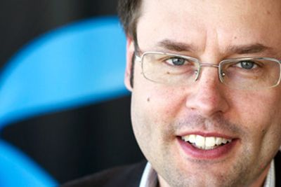 Administrerende direktør Lars-Åke Norling i Dtac må sikre seg frekvenser i den kommende auksjonen, men det kommer til å koste.