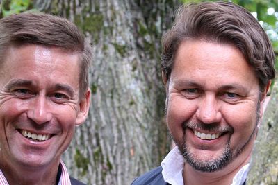 Tidligere Netcom-sjef August Baumann og Tele2-sjef Arild Hustad smilte bredt da oppkjøpet ble kunngjort. Nå er smilene i ferd med å stivne.