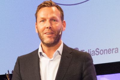 Konsernsjef Johan Dennelind i Teliasonera er opptatt av konvergens, og vet ikke hvor lenge han kan tillate seg å være uten fastnett i Norge.