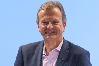 Konsernsjef Jon Fredrik Baksaas har ledet Telenor gjennom 53 kvartaler og har investert i selskaper der Telenors andeler av eierskapet tilsvarer rundt 220-240 millioner mobilkunder.