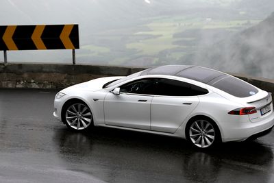  Tesla Model S på Trollstigen i Norge. P85D-utgaven av bilen har nå sprengt skalaen til det tradisjonsrike amerikanske testmediet Consumer Reports.