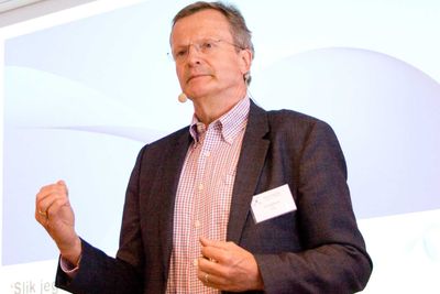 Tidligere konsernsjef Jon Fredrik Baksaas trekker seg nå fra jobben som strategisk rådgiver for Telenor-styret. Årsaken oppgis å være å la Telenor og styret få handlingsrom til å håndtere situasjonen på best mulig måte.
