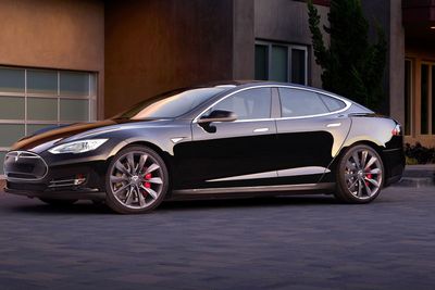 Det skjer noe med Tesla Model S på torsdag. 