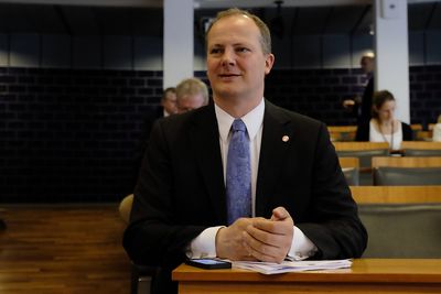 Samferdselsminister Ketil Solvik-Olsen (Frp) legger hovedkontoret i statens nye veiselskap til Kristiansand. Foto: Torstein Bøe / NTB scanpix