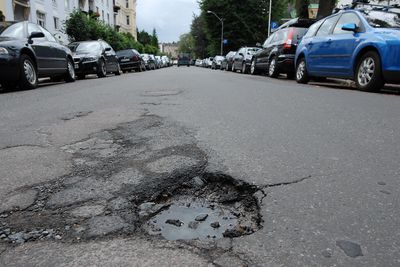 RIF mener det er et mønster at områder som finansieres av kommunene og fylkeskommunene er i dårligst forfatning. Her fra en Oslo-gate.  Foto: Jarle Skoglund