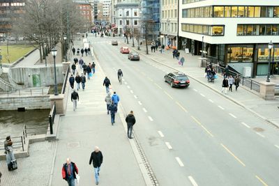 Denne delen av gata Grønlandsleiret er en av strekningene hvor det er planlagt nytt asfaltdekke i løpet av 2014. (Foto: Anders Haakonsen)