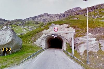 Mange vil utføre elektro- og SRO-installasjonene i Geiteryggtunnelen. Det laveste anbudet er gitt av Aventi Installation. Bildet viser østre portal. (Foto: Google)