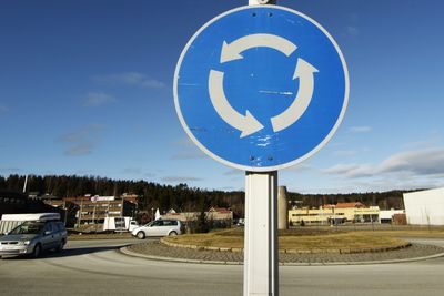 Samferdselsdepartementet begrunner sitt standpunkt med at det er av stor betydning at trafikken flyter godt og holder jevn fart på hovedveger med stort innslag av gjennomgangstrafikk. Foto: © Thorfinn Bekkelund / Samfoto