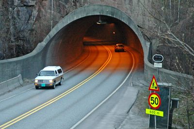 Oppgraderingen av Kleivene tunnel på E 18 blir vesentlig billigere etter at Vegvesenet bestemte seg for å dele opp jobben i mange oppdrag.