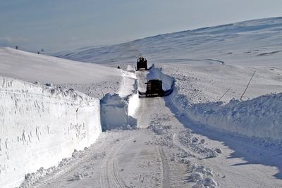 Å holde riksveg 98 over Ifjordfjellet åpen om vinteren krever store ressurser. Når den er ferdig utbedret, blir det atskillig enklere.