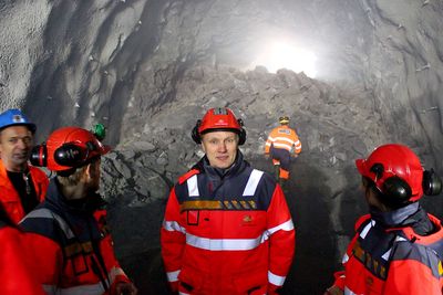 Prosjektleder Jann Eliassen har sett lyset i Hamnøytunnelen. Han er godt fornøyd med at den er drevet uten noen personskade eller uhell (Foto: Tomas Rolland, Statens vegvesen)
