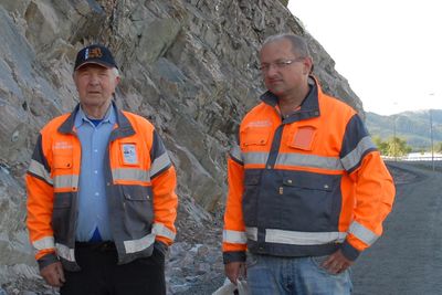 Far og sønn, Endre Arnold og Odd Erling Brøndbo, har sikret seg nok en stor kontrakt for entreprenørbedriften Brdr Brøndbo AS fra Overhalla. Foto: Jarle Skoglund