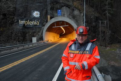 Prosjektleder for Statens vegvesen, Tore Braathen, må nok en gang melde om forsinket  åpning av Nestunnelen på E16.