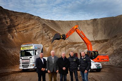 Odd Ivar Opsahl, Jan Steinar Jensen, Frode Neteland - fra Norsk Scania og Ole Marius Rosendal og Arnt Inge Steffensen fra Rosendal Maskin.