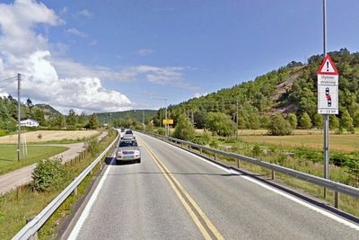 Innen 30. november neste år kan skiltet til høyre tas nes på strekningen Klepland-Tangvall (Foto: Google) 