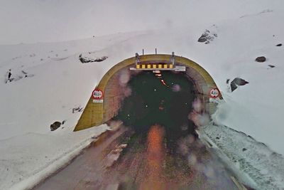 Dette er vestre innslag til Svandalsflonatunnelen. De som vil utbedre den, må gi anbud innen 26. juni. (Foto: Google)