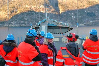 Anbudsbefaring på Hardangerbrua for event-bransjen. (Foto: Geir Brekke)