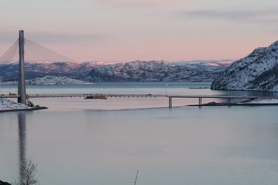 Kåfjordbrua i Alta er en av kandidatene til Vakre Vegeres Pris i 2014.  Foto: Jarle Skoglund