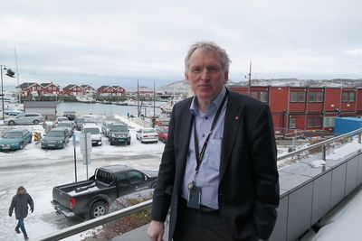 Regionvegsjef Torbjørn Naimak mener at konkurransen og antall tilbydere på asfaltoppdrag i landsdelen er blitt alt for dårlig. Foto: Jarle Skoglund