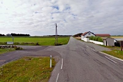 Her slutter gang/sykkelvegen langs fylkesveg 107. Bertelsen & Garpestad har gode muligheter til å få jobben med å forlenge den. (Foto: Google)