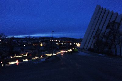 Mørkleggingen av Nord-Norge i januar, blant annet av Tromsø by (bildet), skyldes ifølge NVE blant annet mangelfull kvalitetssikring ved arbeidsoperasjoner hos Statnett. 