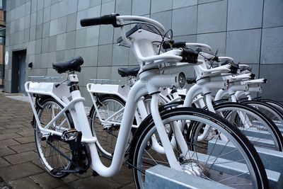 Elbysyklene på Forus og i Stavanger er de første elsyklene i en bysykkelordning i Norge. Syklene er levert av Gobike, som brukes i elbysykkelordningen i København.  