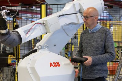 Morten Mossige tar nærings-Ph.D. på testing av roboter.