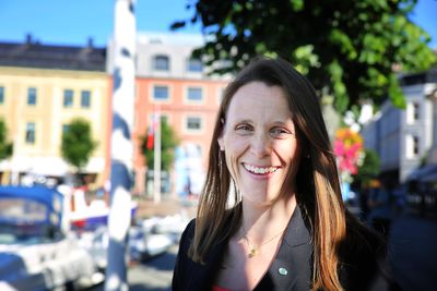 Hun smiler som en sol i solfylte Arendal, men Tekna-president Lise Lyngsnes Randeberg er bekymret for Norges elendige score på Teknologibarometeret.