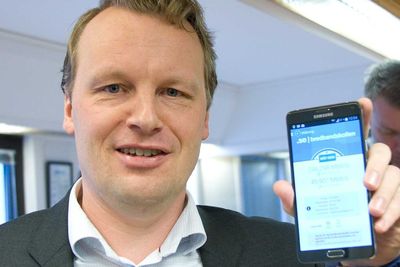 Teknisk direktør Jon Christian Hillestad i Teliasonera ønsker seg sammenhengende spektrum og må nå forhandle med Telenor for å eventuelt få det til. Hvis ikke vil 4G+-teknologi etter hvert sannsynligvis kunne utnytte spektrum som ikke er sammenhengende. Her fra lanseringen av 4G+ i Kristiansand. .