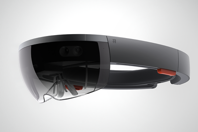 Microsofts eget pressebilde av HoloLens. Vi fikk dessverre ikke lov å ta bilder av headsettet selv.