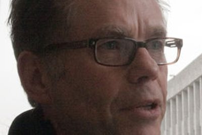 Apple har retningslinjer som forbyr ansatte å bli avfotografert eller sitert i pressen. Dette bildet av norgessjef Arne Odden skapte derfor stor oppstandelse da digi.no fotograferte ham mot hans vilje i fjor, på vei inn til et lobbymøte med fornyingsministeren. Odden er ikke foredragsholderen vi omtaler i denne artikkelen.