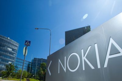 Etter at Microsoft kjøpte mobil-divisjonen og en rekke patent-lisenser for 44 milliarder kroner er Nokia klar til å spille i oppkjøpsmarkedet. Er Alcatel-Lucent et naturlig mål. 