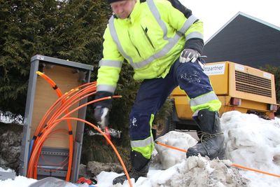 Regjeringen har satt av 110 millioner kroner som skal gå til prosjekter som kan gi bedre tilbud om bredbånd til norske husstander.