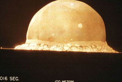 Ved Los Alamos National Laboratory frykter man kinesisk nettverksutstyr. Her et historisk bilde fra forskningssenterets første atombombesprengning i New Mexico-ørkenen den 16. juli 1945.
