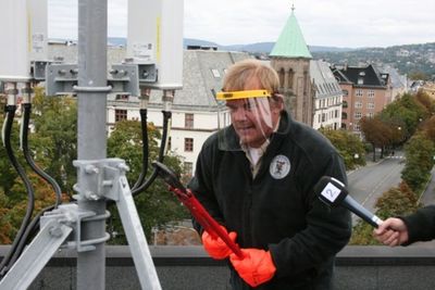 Kurt Oddekalv ble anmeldt av MTU etter at han demonterte en mobilmast med TV2 på slept. Norges Miljøvernforbund anmelder MTU for brudd på plan- og bygningsloven.(foto: Norges Miljøvernforbund)