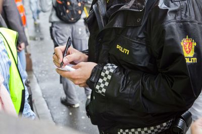 Politiet måtte belage seg på penn og papir da de sto uten nett etter en feil hos Telenor. Nå er de tillitsvalgte bekymret. 