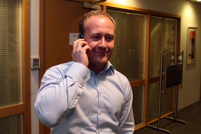 USAs ledende politikere innen etterretning advarer mot å kjøpe teleutstyr fra Kina. Kommunikasjonsdirektør Øyvind Vederhus i Netcom opplyser at selskapet stoler på sine egne leverandørvurderinger.