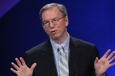 Googles styreleder, Eric Schmidt, vil i løpet av september få svar på om amerikanske konkurransemyndigheter vil anlegge antitrust-sak mot selskapet. Det kan ende med et globalt forlik, siden USA og EU nå gransker de samme forholdene. 