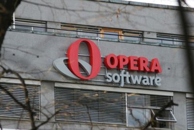 - Ingen god løsning for brukerne, sier Opera Software om Microsoft beslutning om å levere Windows helt uten nettleser.