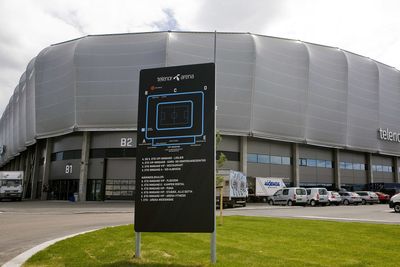 Telenor Arena ligger på Fornebu i Bærum og eies av Stabæk Holding med 50 prosent og Kjell Ulrichsen med familie med 50 prosent. Arenaen ble innviet 